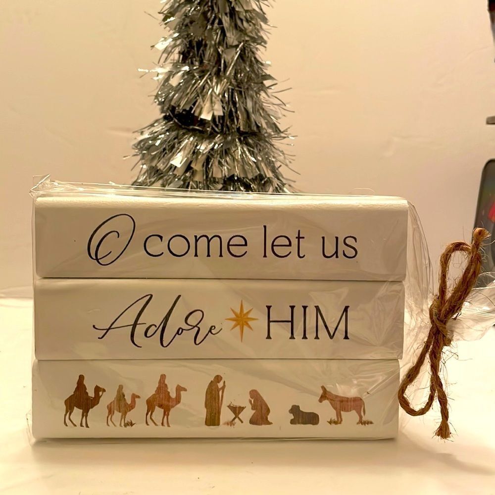 441 - ‘O COME LET US ADORE HIM’ WOODEN DECOR‎